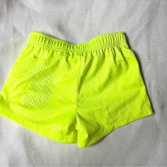 NIKE kids Bundle green muscle T and neon yellow shorts - Picture 7 of 8